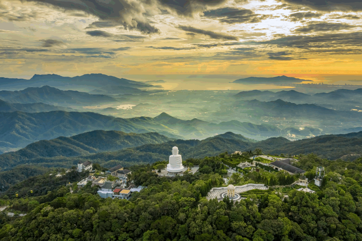 Linh Ứng Tự Bà Nà Hills
